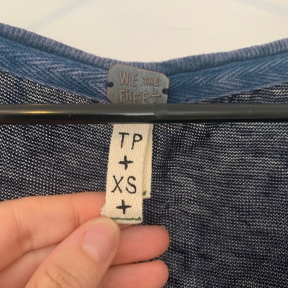 Free People Top, size XS. Fits like a small/medium - Picture 2 of 2